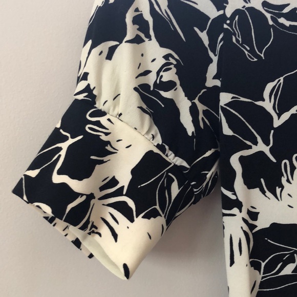 Beautiful classic guess dress!👗 - Picture 3 of 8